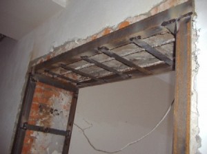 Укреплённый проём в несущей стене